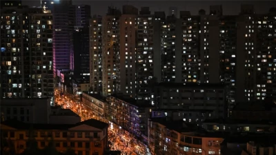 Creepy: Locked Down Chinese SCREAM From High Rise Windows - Watch